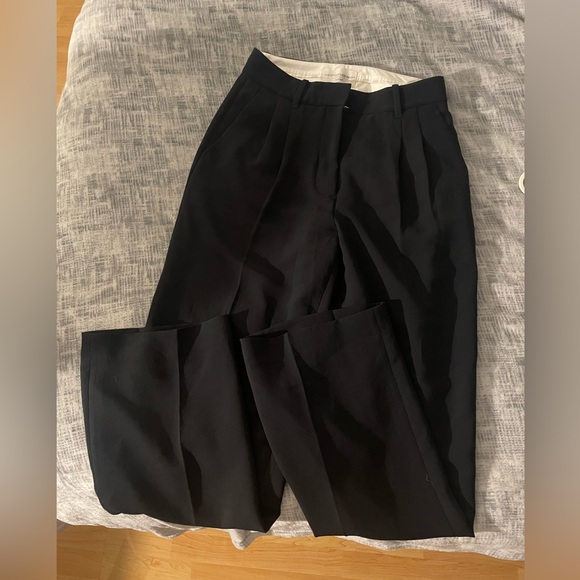 🤍SOLD🤍 Aritzia - The Effortless Pant™ Black - Picture 3 of 7